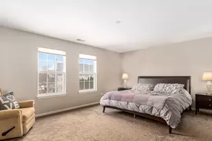 719 Eagle Brook Ln, Naperville, IL 60565 - Photo 19