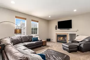 719 Eagle Brook Ln, Naperville, IL 60565 - Photo 9