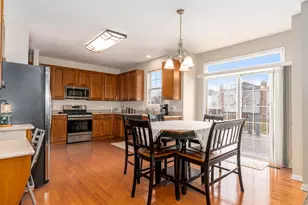 719 Eagle Brook Ln, Naperville, IL 60565 - Photo 5