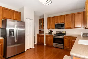 719 Eagle Brook Ln, Naperville, IL 60565 - Photo 9