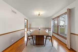 1125 Huntleigh Dr, Naperville, IL 60540 - Photo 3