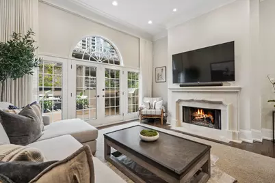 24 W Chestnut Street, Chicago, IL 60610 - Photo 13