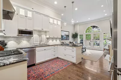 24 W Chestnut Street, Chicago, IL 60610 - Photo 11