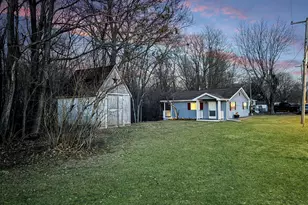 200 E Grove St, Utica, IL 61373 - Photo 37