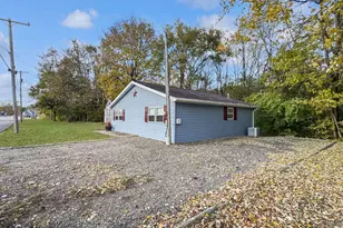 200 E Grove St, Utica, IL 61373 - Photo 25
