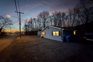 200 E Grove St, Utica, IL 61373 - Photo 37