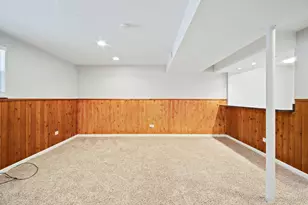 121 Elmwood Dr, Naperville, IL 60540 - Photo 15