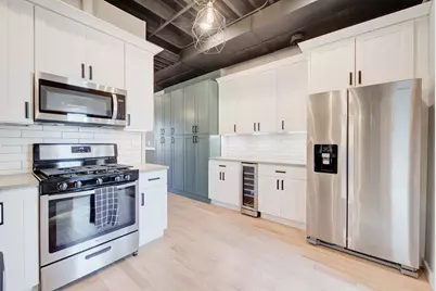 221 W Main Street, Saint Charles, IL 60174 - Photo 5