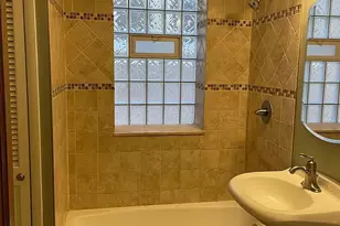 5106 W Sunnyside Ave, Chicago, IL 60630 - Photo 15