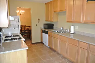 2458 Charleston Dr, Schaumburg, IL 60193 - Photo 3