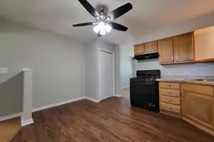 18705 W Ash Dr, Gurnee, IL 60031 - Photo 3