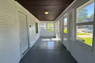 453 Addison St, Elgin, IL 60120 - Photo 3