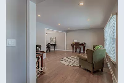 1330 S Ridge Avenue, Arlington Heights, IL 60005 - Photo 3