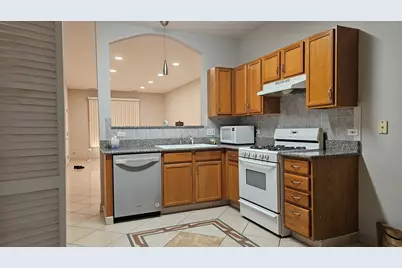 151 N Waters Edge Drive #C, Glendale Heights, IL 60139 - Photo 5