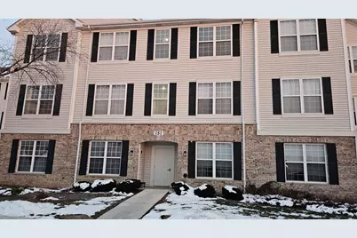 151 N Waters Edge Drive #C, Glendale Heights, IL 60139 - Photo 1