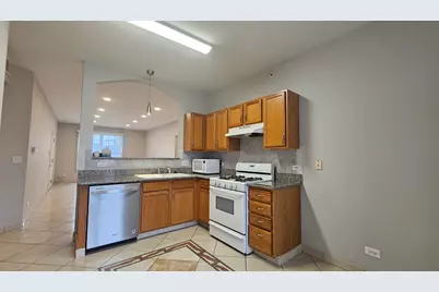 151 N Waters Edge Drive #C, Glendale Heights, IL 60139 - Photo 9