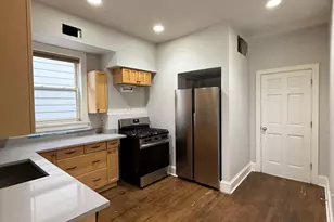 3252 W Crystal St, Chicago, IL 60651 - Photo 5