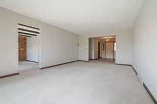 2183 Oak Hill Dr, Lisle, IL 60532 - Photo 7