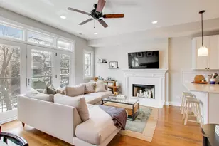 3040 N Sheffield Ave, Chicago, IL 60657 - Photo 3