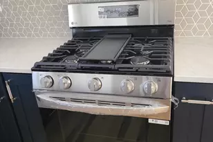 136 Peach St, Park Forest, IL 60466 - Photo 9