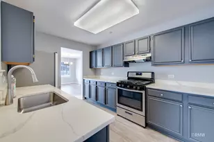 460 Mayflower Ln, Bartlett, IL 60103 - Photo 11