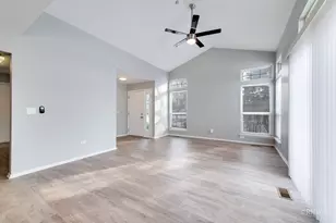 460 Mayflower Ln, Bartlett, IL 60103 - Photo 5