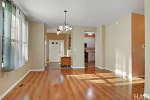 2947 Falling Waters Dr, Lindenhurst, IL 60046 - Photo 7