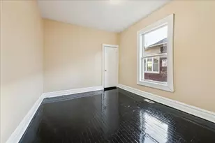 2524 E 72nd Pl, Chicago, IL 60649 - Photo 5