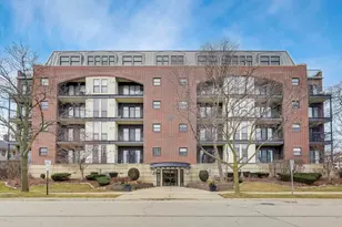 110 S Evergreen Ave, Arlington Heights, IL 60005 - Photo 1