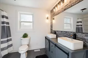 318 E Liberty St, Wauconda, IL 60084 - Photo 3