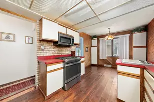 943 E 164th Ct, South Holland, IL 60473 - Photo 5