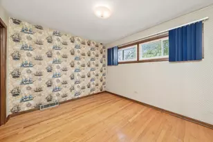 943 E 164th Ct, South Holland, IL 60473 - Photo 15