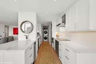 4170 N Marine Dr, Chicago, IL 60613 - Photo 9