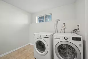 1823 Indian Hill Ln, Aurora, IL 60503 - Photo 23