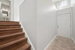 1823 Indian Hill Ln, Aurora, IL 60503 - Photo 3