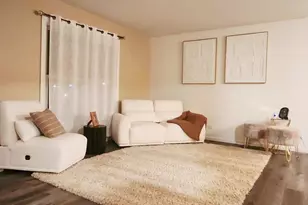 264 Lincoln Dr, Bartlett, IL 60103 - Photo 3