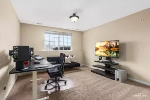 1011 Reserve Dr, Elgin, IL 60124 - Photo 9