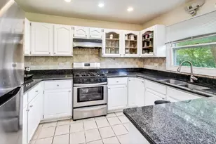 1110 S Plum Tree Ln, Palatine, IL 60067 - Photo 7