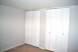 1306 Forestdale Ct, Schaumburg, IL 60193 - Photo 9