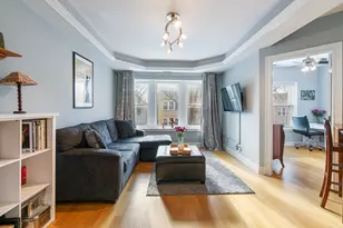 3654 W Belle Plaine Ave, Chicago, IL 60618 - Photo 3