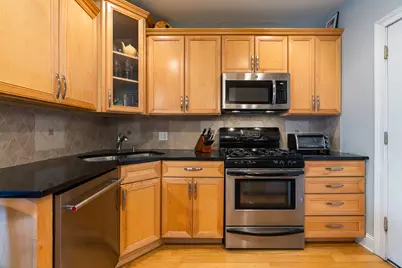 3654 W Belle Plaine Avenue #303, Chicago, IL 60618 - Photo 7