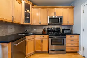 3654 W Belle Plaine Ave, Chicago, IL 60618 - Photo 7