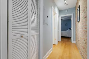 3654 W Belle Plaine Ave, Chicago, IL 60618 - Photo 17