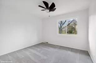 366 Ventura Club Dr, Roselle, IL 60172 - Photo 27