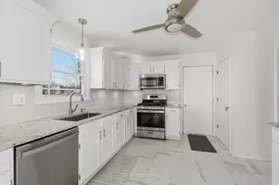 1070 N Ashbury Ave, Bolingbrook, IL 60440 - Photo 9