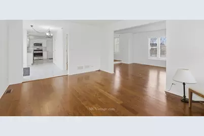 1070 N Ashbury Avenue, Bolingbrook, IL 60440 - Photo 7