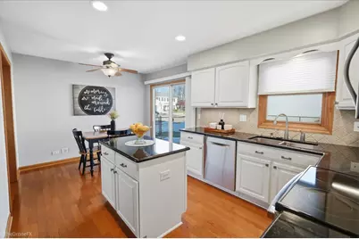 725 Leslie Lane, Schaumburg, IL 60194 - Photo 11