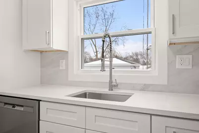 400 Kishwaukee Drive, Sycamore, IL 60178 - Photo 5