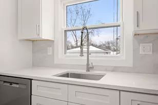 400 Kishwaukee Dr, Sycamore, IL 60178 - Photo 5