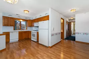 5242 W 79th St, Burbank, IL 60459 - Photo 3